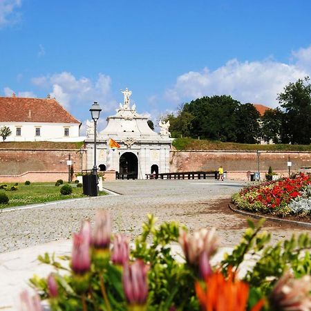 Sfanta Ecaterina - Garsoniera Alba Iulia Apartment Luaran gambar